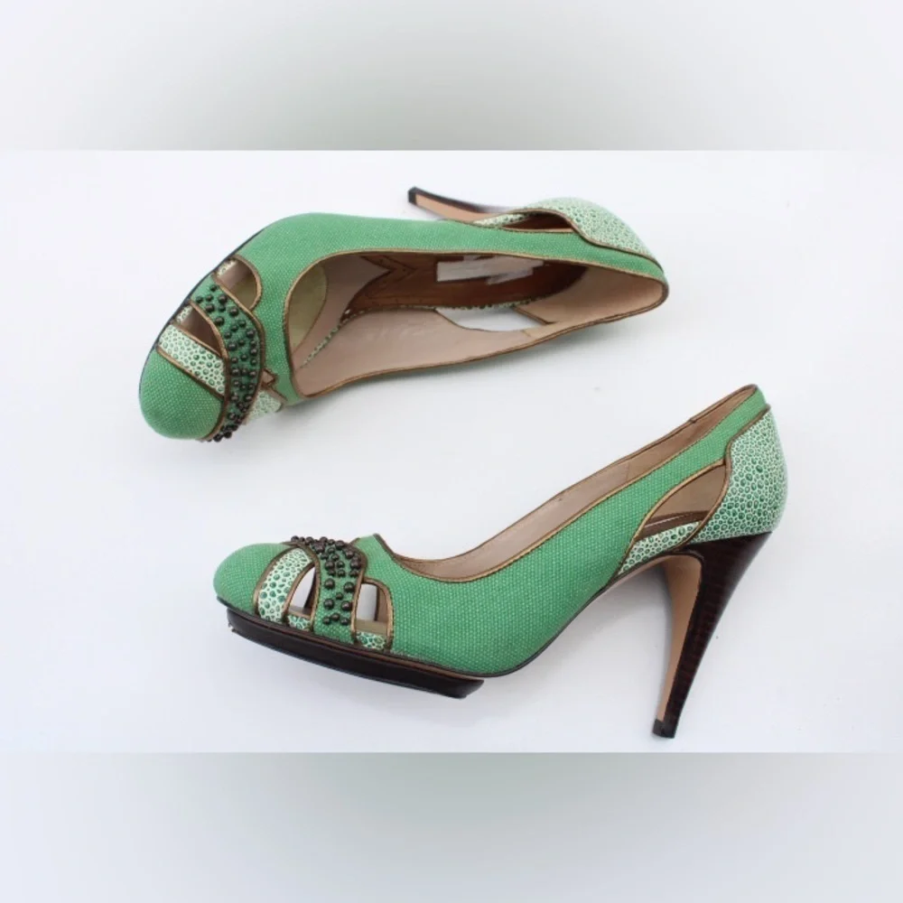C. Label green with envy pumps